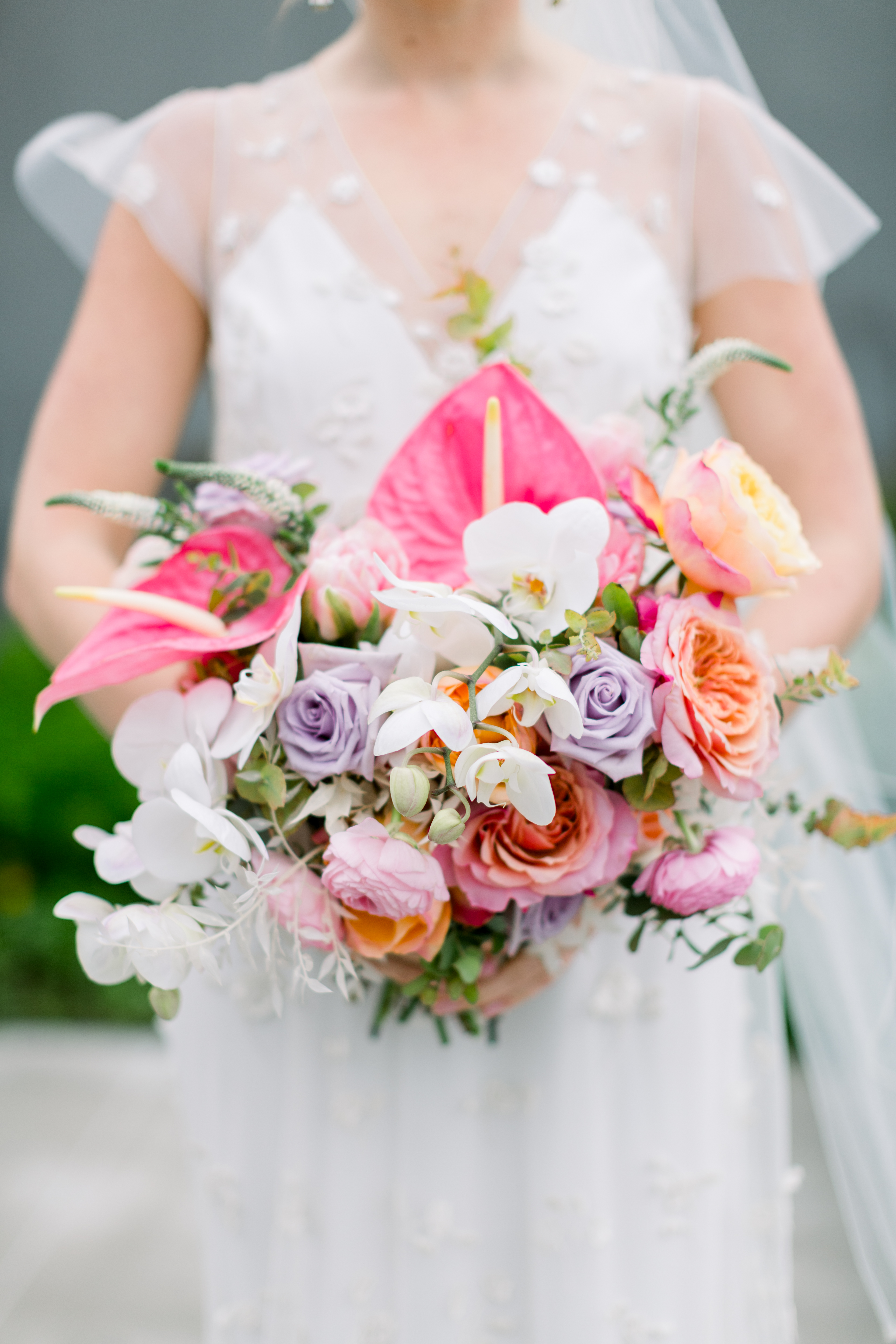 Bride with Vase and Vine bouquet Arkansas